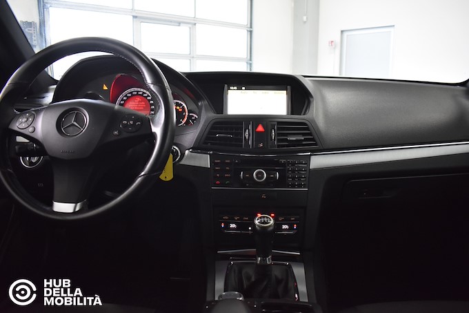 MERCEDES-BENZ E 220 CDI Coupé BlueEFFICIENCY Avantgarde